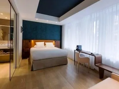 آربر فوياجير، بي دبليو بريمير كولكشن 4*
